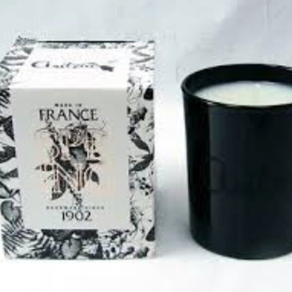 Aritzia Luxury Hand Poured Candle in Spring scent handmade in France. 6.5oz - Picture 1 of 3